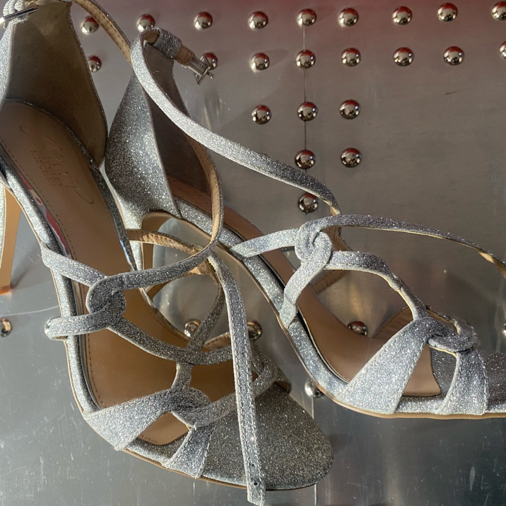 Badgley Mischka  silver sparkle strappy silver heels stillettos size 8